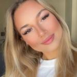 Laura, junge Frau von 20 Jahren. Bild