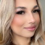 Laura, junge Frau von 20 Jahren. Bild