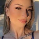 Laura, junge Frau von 20 Jahren. Bild